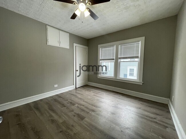 Building Photo - 2121 Carabel Ave