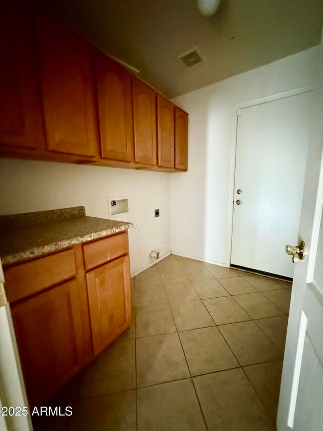 Building Photo - 22043 W Shadow Dr