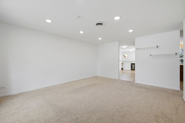 Building Photo - 1624 W Weathersfield Way