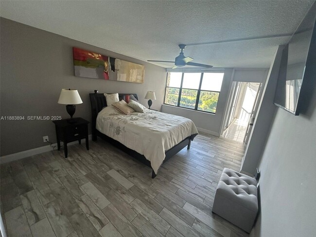 Building Photo - 16300 Golf Club Rd