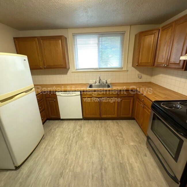 Building Photo - 3955 N Girard Ave