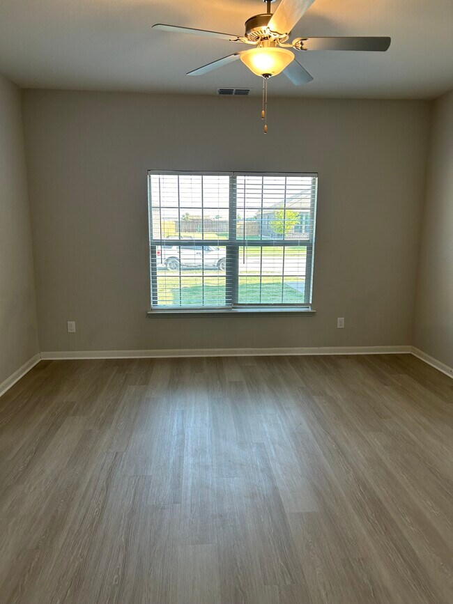 Building Photo - 1825 Liam Dr