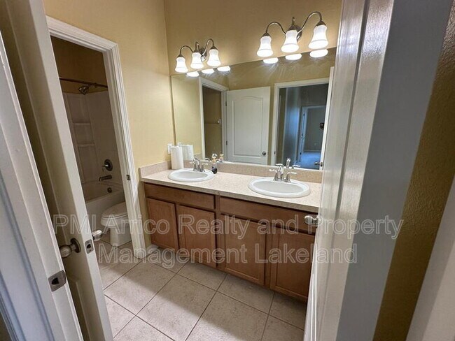 Building Photo - 3774 Hampton Hills Dr