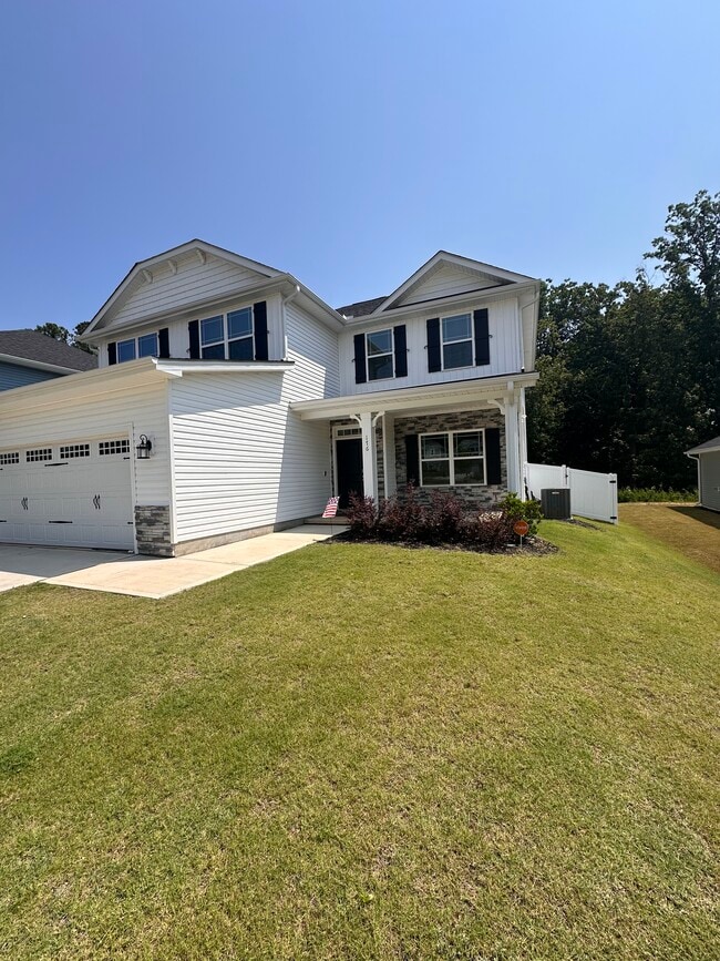 Building Photo - 176 Southern Ests Dr
