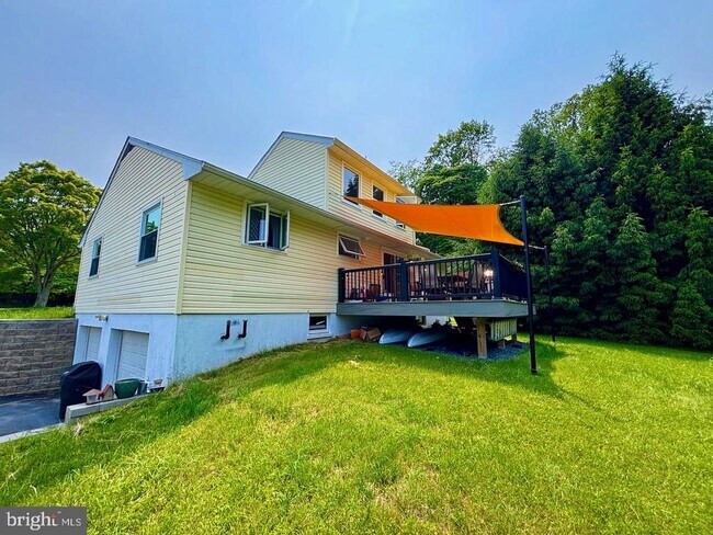 Building Photo - 847 Highspire Rd