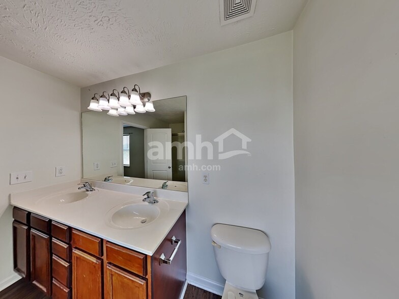 Building Photo - 2076 Red Jacket Trace