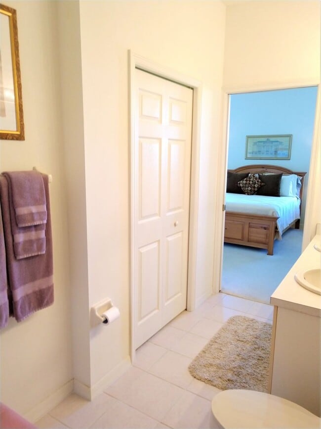 Building Photo - Seasonal Short-Term Villa located in Pelican Pointe Golf & Country Club!