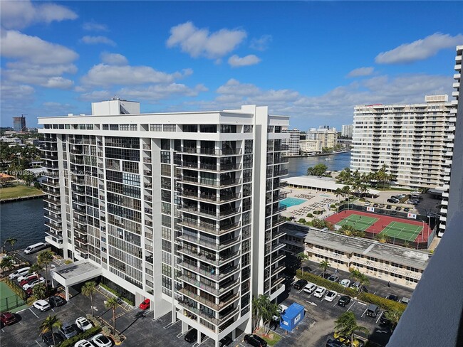 Building Photo - 2049 S Ocean Dr