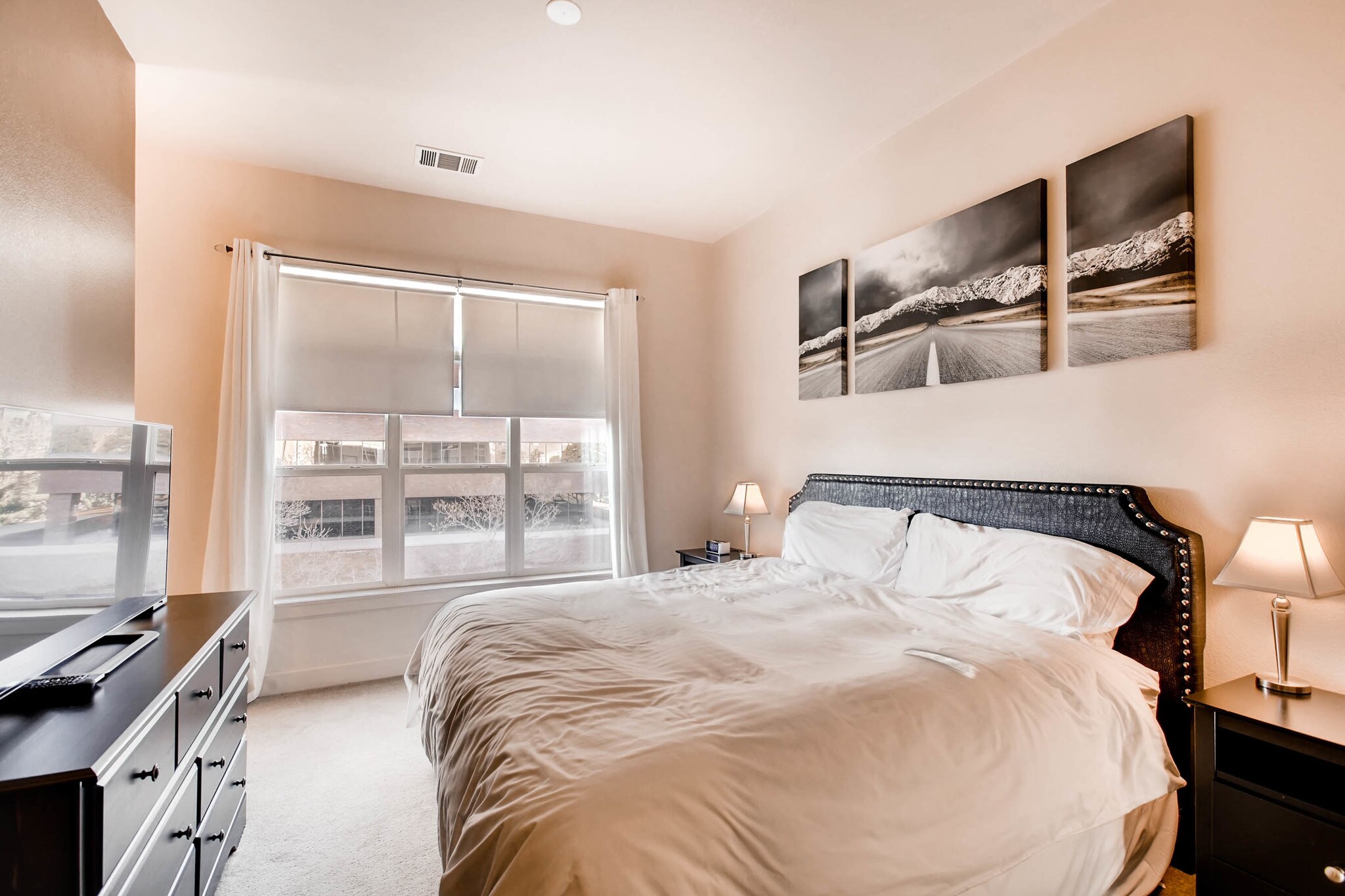 Building Photo - 5677 S Park Pl