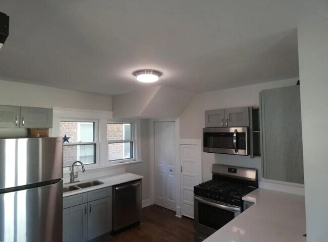 Building Photo - 1447 Elbur Ave