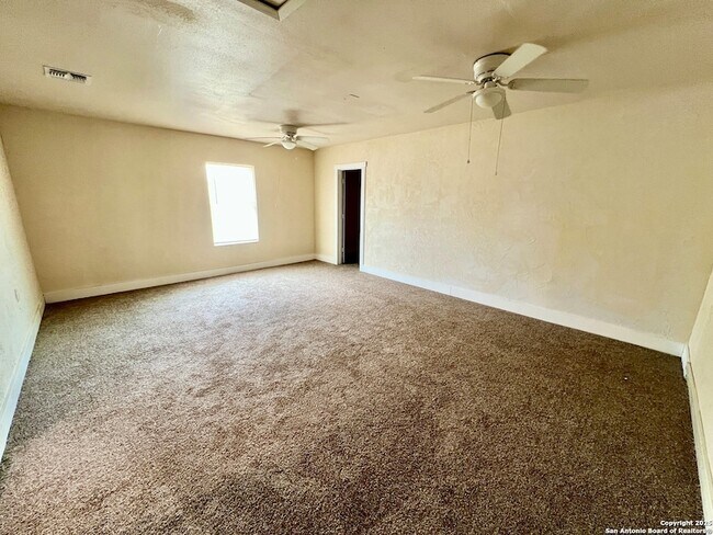 Building Photo - 6803 Indian Lake Dr