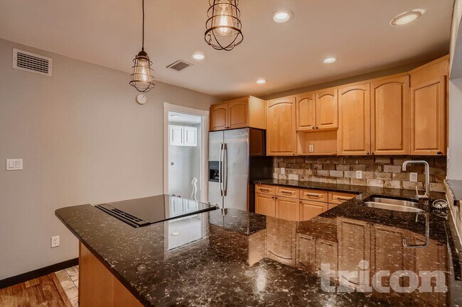 Building Photo - 2063 Los Lomas Dr