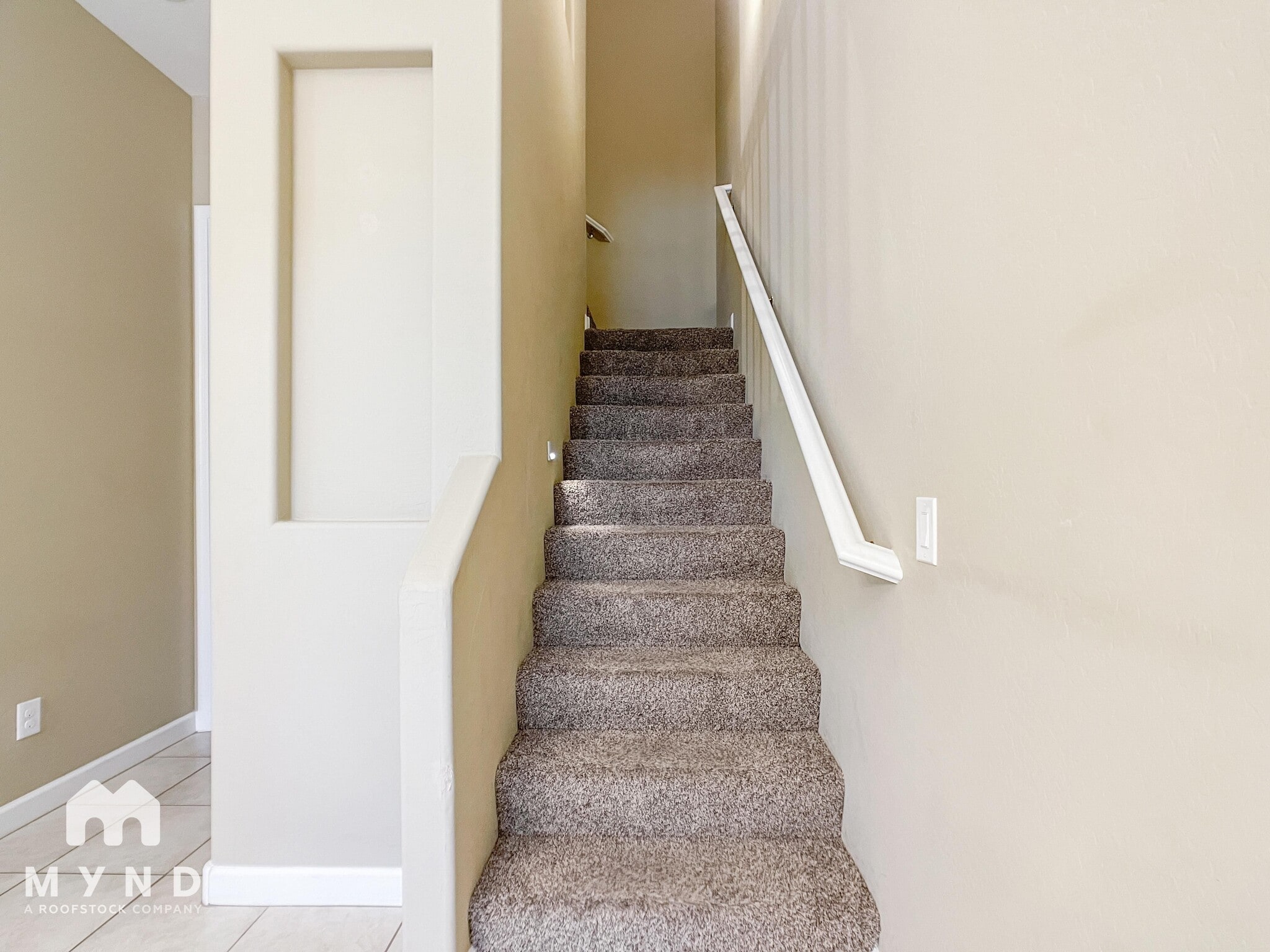 Building Photo - 1367 S Country Club Dr