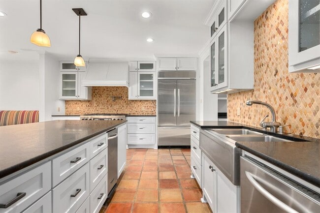 Building Photo - 1301 Kent Ln