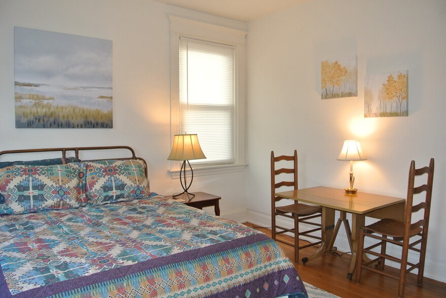 1st floor bedroom - 3547 Edwards Rd