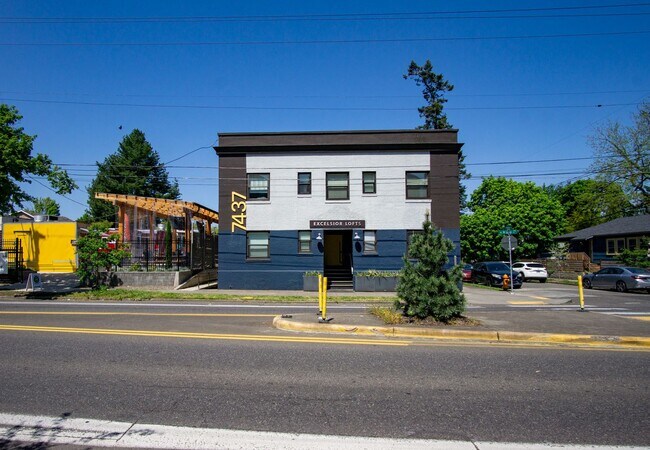 Building Photo - St. Johns Cool-Contemporary Studio w/ 1 MONTH FREE!