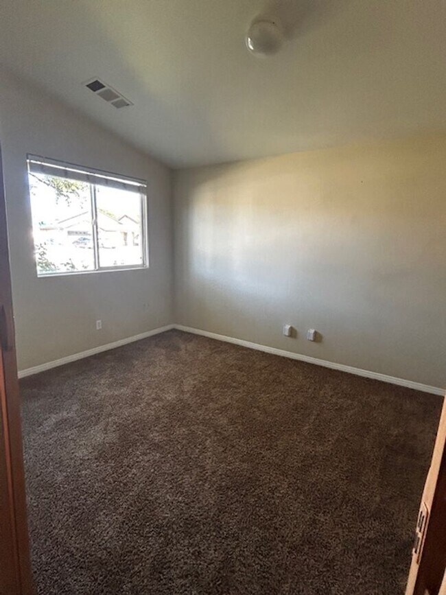 Building Photo - MOVE IN SPCIAL! Available Now - 3-Bedroom,...
