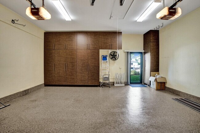 Building Photo - 73 Nurmi Dr