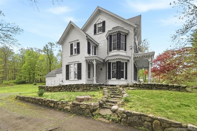 Building Photo - 15 Ladentown Rd