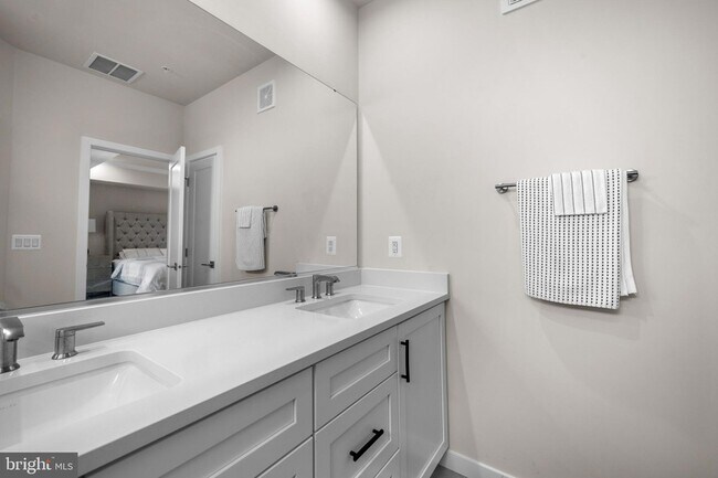 Building Photo - 22363 Roanoke Rise Terrace