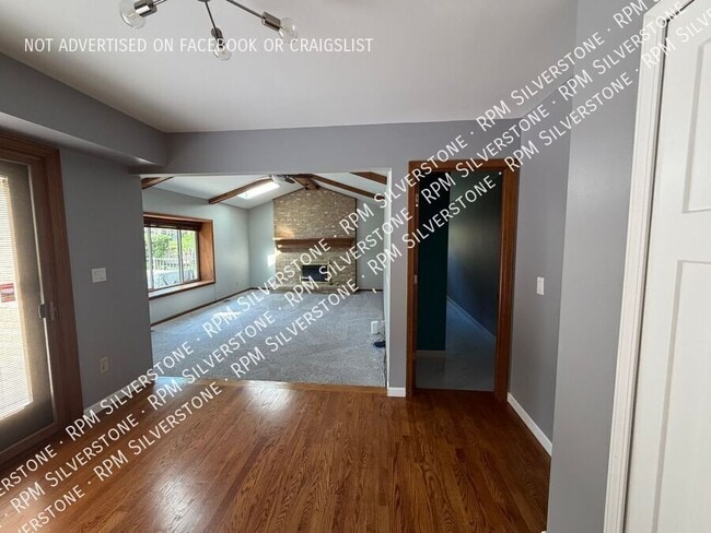 Building Photo - 869 Timberline Dr