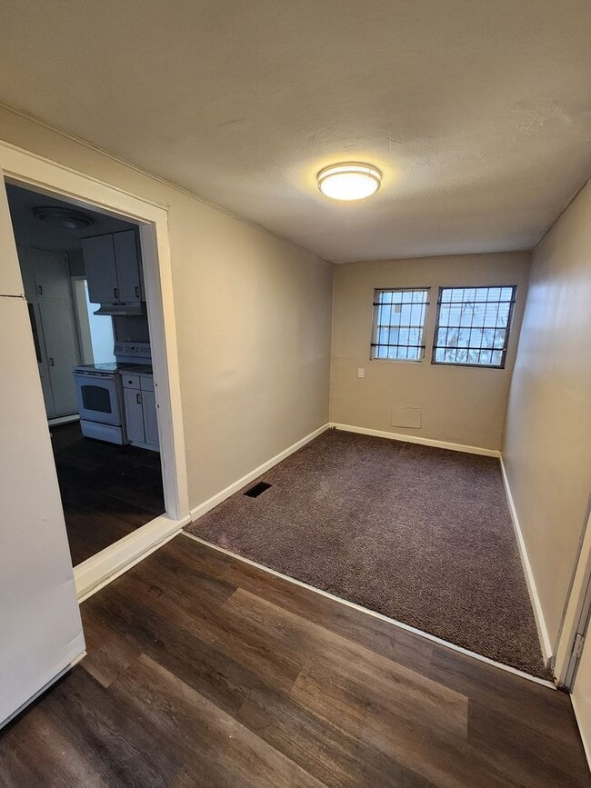 Building Photo - Freshly painted 2 bedroom 1 bath with a detached garage!