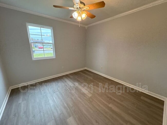 Building Photo - 3346 Ravenwood Dr