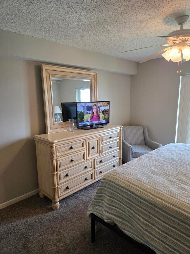 Building Photo - 2512 SE Anchorage Cove