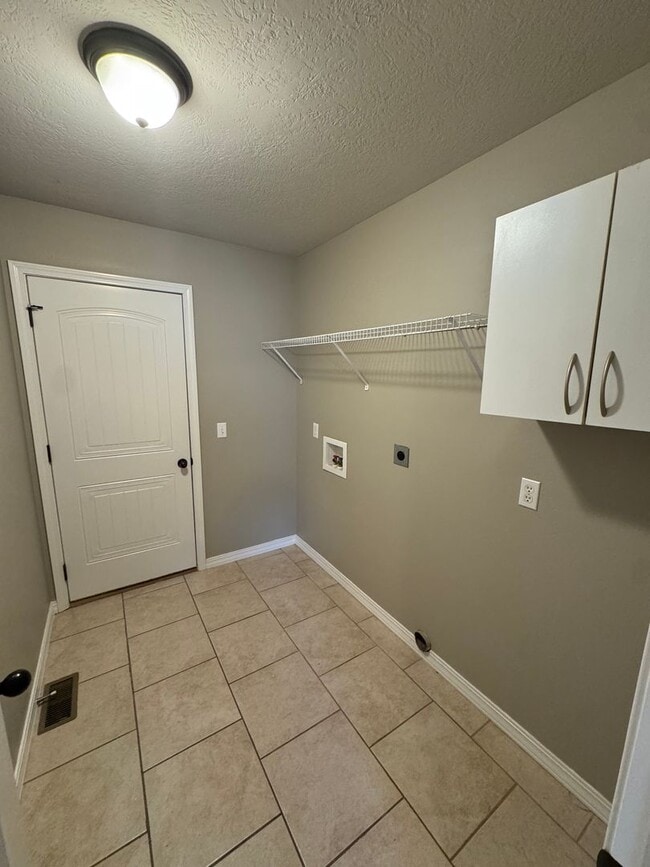 Building Photo - Gorgeous 3 Bedroom, 2 Bathroom Home in Nixa!