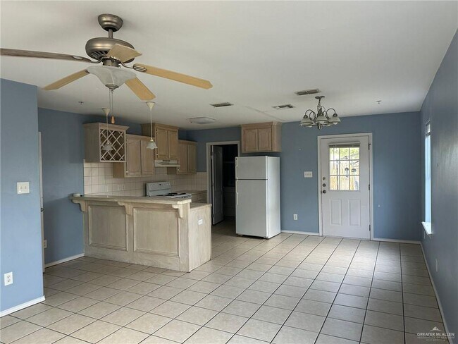 Building Photo - 1503 W Kiwi Ave