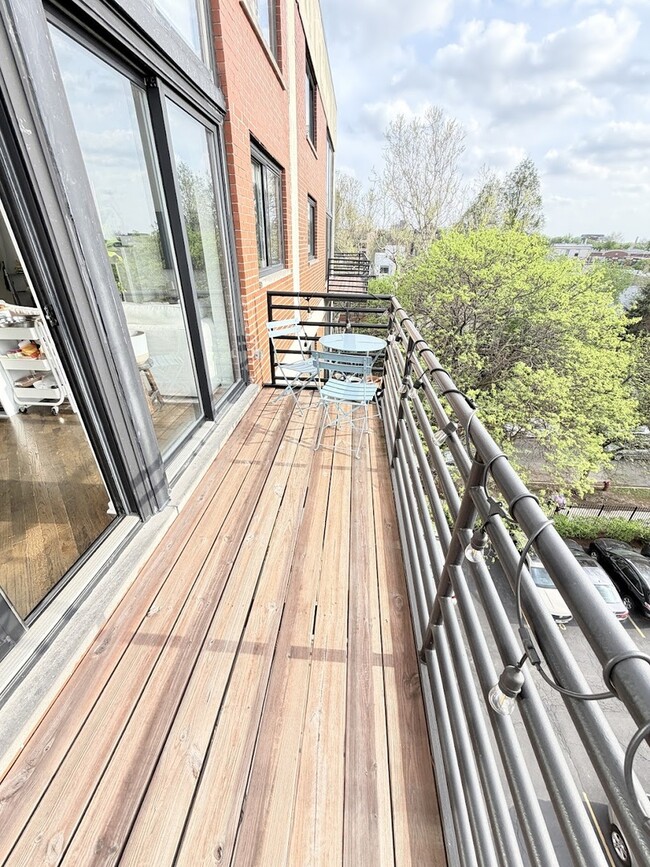 Building Photo - 2012 W St Paul Ave