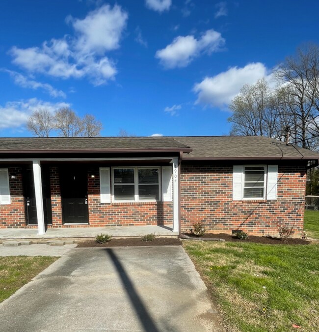Building Photo - Cozy Townhome located in West Knox