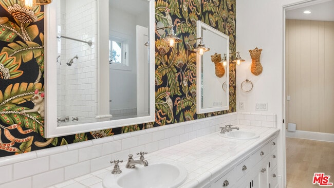 Building Photo - 6815 Dume Dr