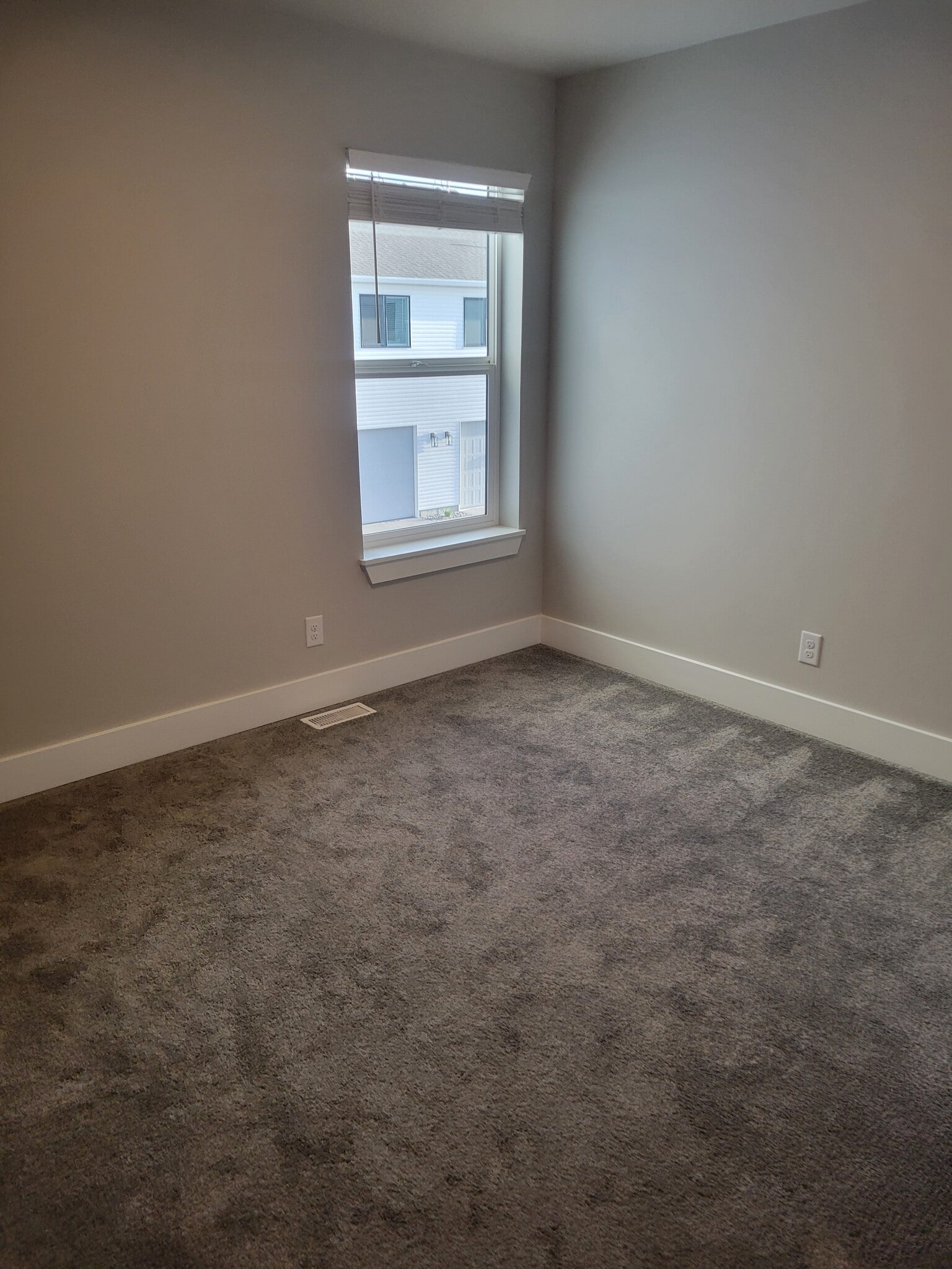 Building Photo - 2913 Sunburst Dr