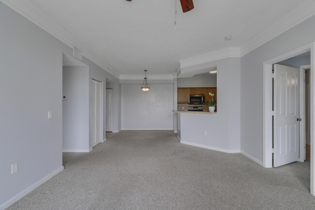 Building Photo - 4302 Myrtlewood Cir W