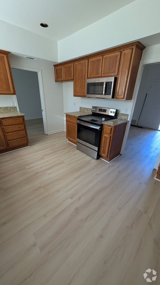 Building Photo - Large 4 bedroom in Orangevale with huge yard