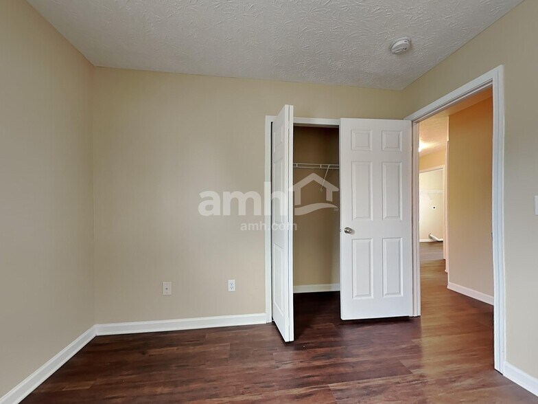 Building Photo - 1172 Turfway Ct
