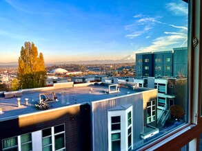 Building Photo - 2330 Yakima Ct