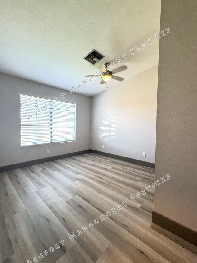 Building Photo - BEAUTIFULLY REMODELED 3 BEDROOM HOME WITH ...