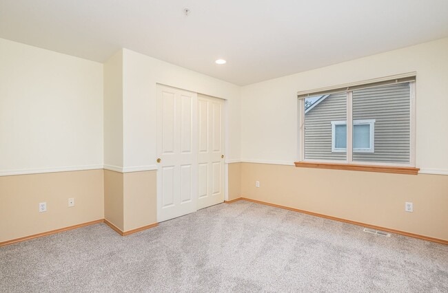 Building Photo - 4311 NE 9th Pl