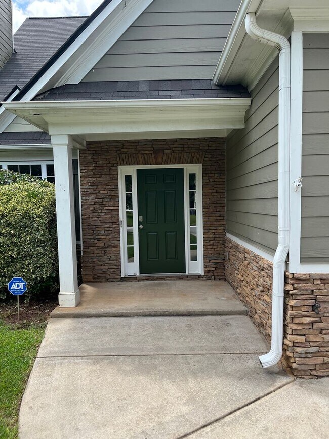 Building Photo - 5 Bedroom 3.5 Bathroom House in Douglasville GA