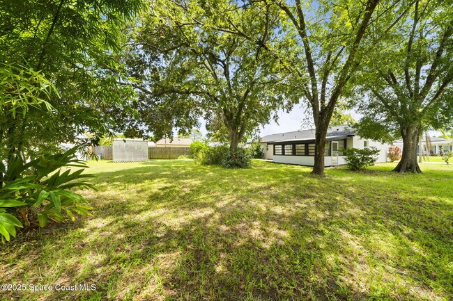 Building Photo - 325 Eva St NE