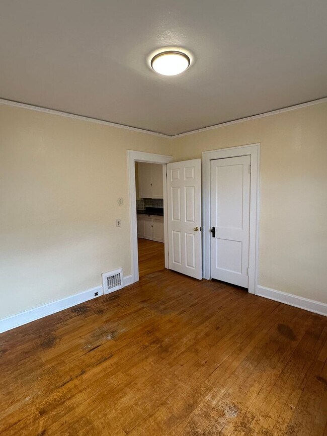 Building Photo - 1312/1316 Duplex