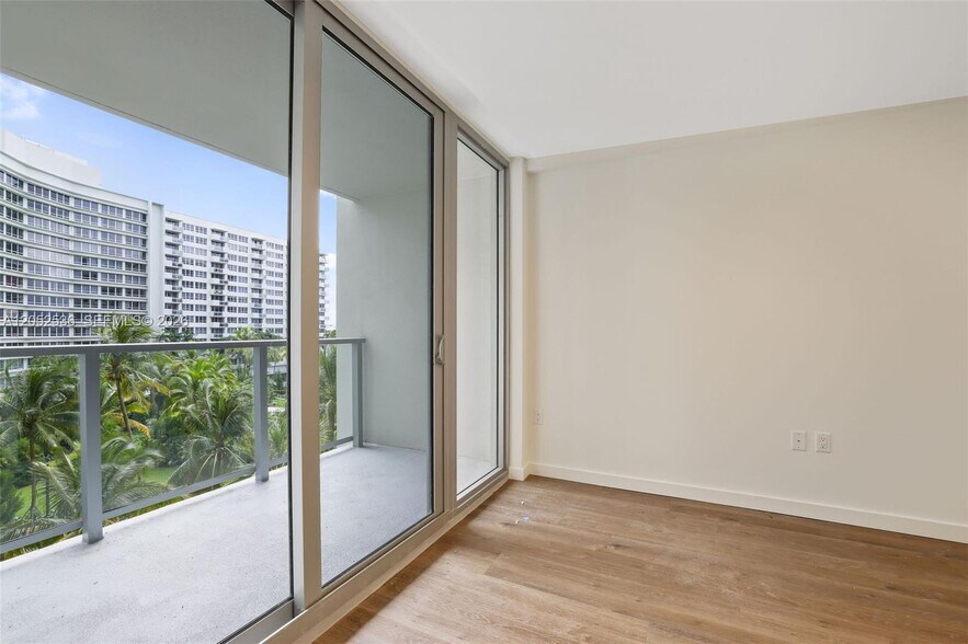 Building Photo - 1500 Bay Dr