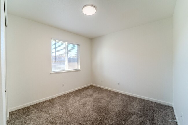 Building Photo - ASK ABOUT OUR HALF OFF MOVE IN SPECIAL!!