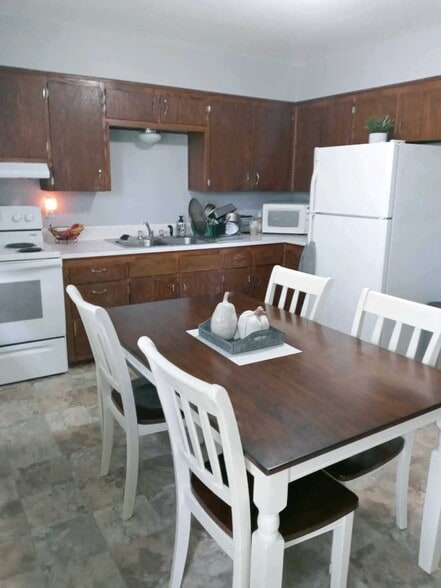 Building Photo - 2805 Beverly Hills Dr