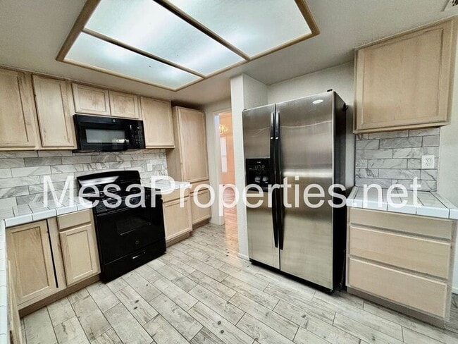 Building Photo - 12914 Tiburon Dr