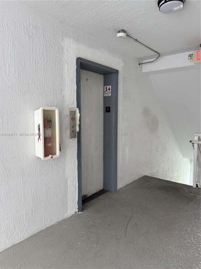 Building Photo - 3101 SW 27th Ave