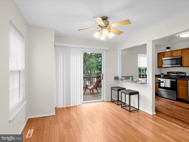 Building Photo - 855 De Franceaux Harbour