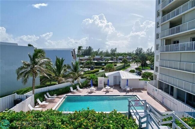 Building Photo - 10980 S Ocean Dr